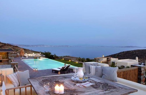 Agios Fokas Resort | 330 m² Resort ∙ 7 bedrooms ∙ 127 guests