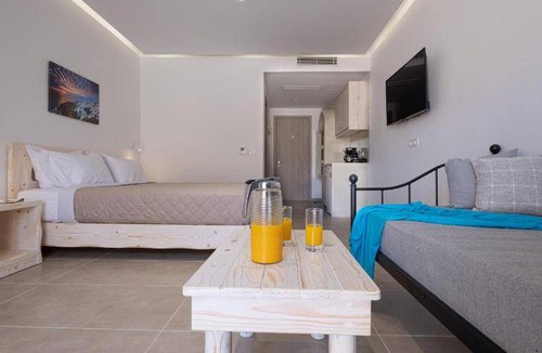Perivolos Apartment | 35 m² Serviced apartment ∙ 4 guests