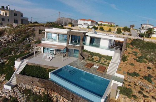 Stavros Villa | 350 m² Villa ∙ 4 bedrooms ∙ 10 guests