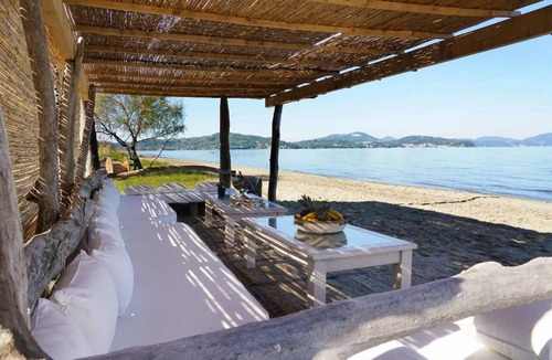 Molos Villa | 350 m² Villa ∙ 6 bedrooms ∙ 12 guests