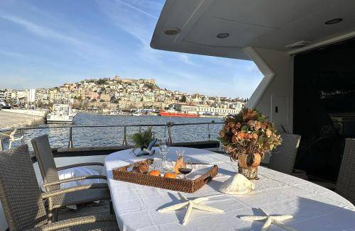 Kavala Boat Rental | 36 m² Houseboat ∙ 2 guests