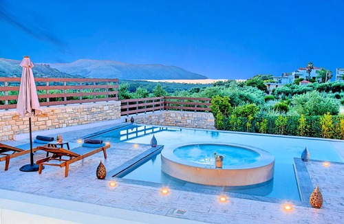 Filaki House | 360 m² House ∙ 11 bedrooms ∙ 28 guests