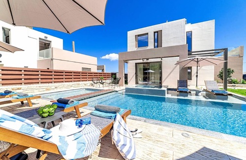 Filaki House | 360 m² House ∙ 11 bedrooms ∙ 28 guests