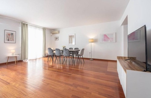 Elliniko Villa | 360 m² Villa ∙ 5 bedrooms ∙ 11 guests