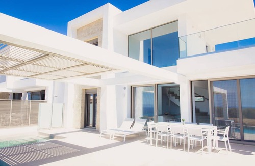Adelianos Kampos Villa | 360 m² Villa ∙ 8 bedrooms ∙ 16 guests