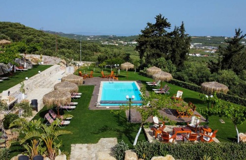 Agia House | 370 m² Farmhouse ∙ 9 bedrooms ∙ 18 guests