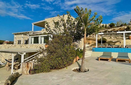 Pitsidia House | 370 m² House ∙ 4 bedrooms ∙ 8 guests