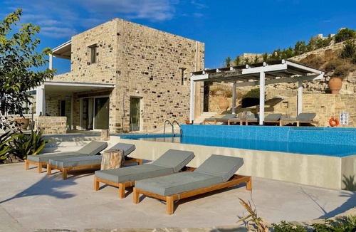 Pitsidia House | 370 m² House ∙ 4 bedrooms ∙ 8 guests