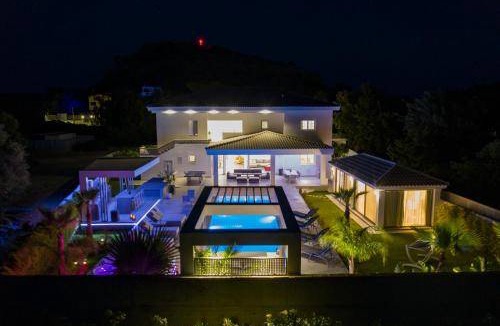 Pefkos Villa | 380 m² Villa ∙ 6 bedrooms ∙ 12 guests