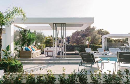 Pefkos Villa | 380 m² Villa ∙ 6 bedrooms ∙ 12 guests