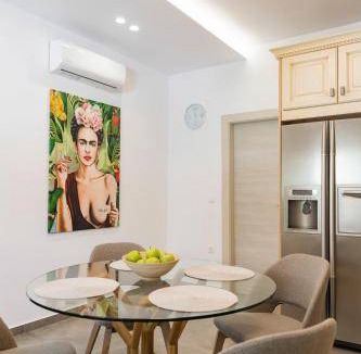 Pefkos Villa | 380 m² Villa ∙ 6 bedrooms ∙ 12 guests