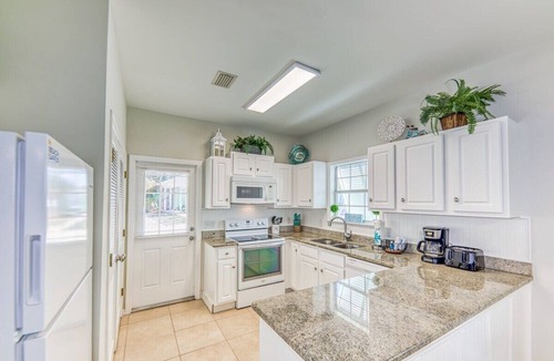 Orange Beach Villa | 3BR Villa - Close to Beach - The Wharf - Sports - Concerts