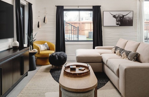 MLK House | 3D Printed House | 4BD 4BA | Cowboy Pool - 10 Minutes From 6th Street