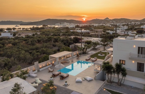 Adamas Villa | 4-Bedroom Villa, Private Pool & BBQ, Walking Distance To The Beach!