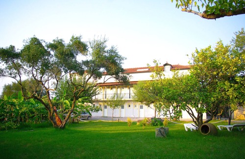 Neromilos Apartment | 4 Studios, 150 meters from the Sea (8 to 12 persons)