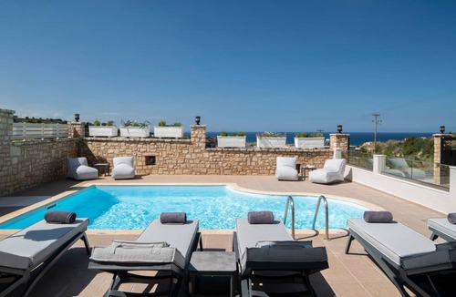 Magnisia House | 400 m² House ∙ 8 bedrooms ∙ 16 guests