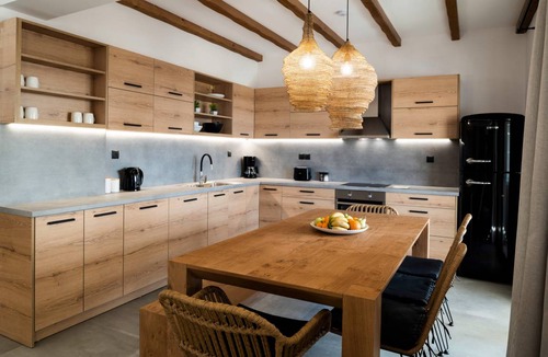Magnisia House | 400 m² House ∙ 8 bedrooms ∙ 16 guests