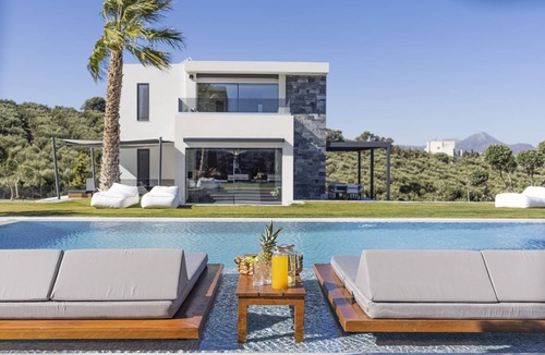 Heraklion Villa | 400 m² Villa ∙ 6 bedrooms ∙ 14 guests