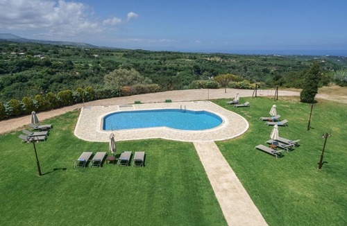 Pikris House | 410 m² House ∙ 10 bedrooms ∙ 23 guests