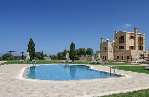 Pikris House | 410 m² House ∙ 10 bedrooms ∙ 23 guests