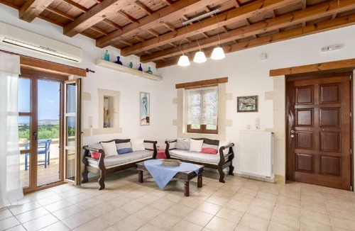 Pikris House | 410 m² House ∙ 10 bedrooms ∙ 23 guests
