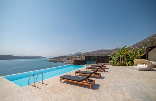 Kounelion House | 415 m² Farmhouse ∙ 5 bedrooms ∙ 10 guests