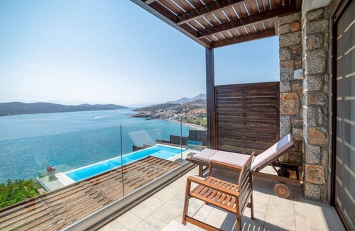 Kounelion House | 415 m² Farmhouse ∙ 5 bedrooms ∙ 10 guests