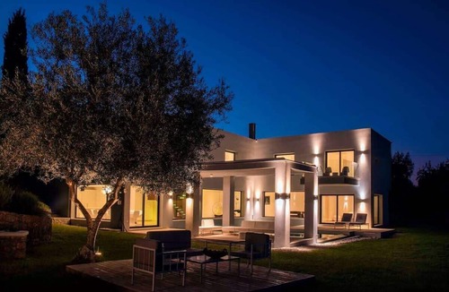 Kastania Villa | 4BR Sea-View Villa Infinity Pool & Gym