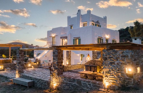Naxos Villa | 5 Bedroom Villa in Potamia, Naxos Island Private Jacuzzi