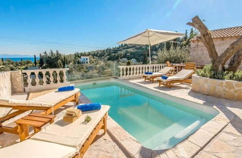 Longos Villa | 5-min walk to the beach, great views, BBQ