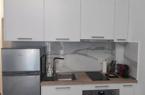 Paralia Ofryniou Apartment | 5 minutes to the beach! Cozy vacation retreat with a pool! Fully equipped flat