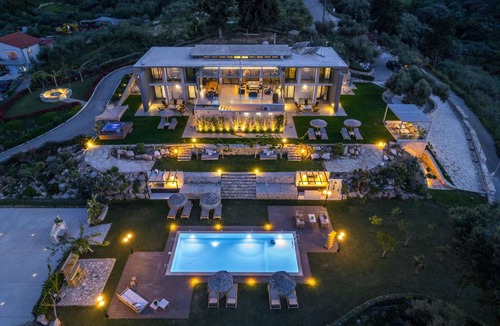 Agia House | 500 m² House ∙ 9 bedrooms ∙ 18 guests