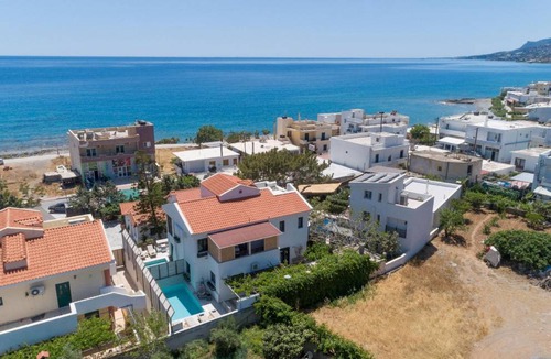 Koutsouras House | 550 m² House ∙ 14 bedrooms ∙ 34 guests