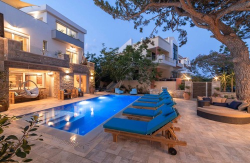 Koutsouras House | 550 m² House ∙ 14 bedrooms ∙ 34 guests