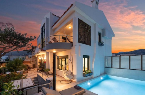 Koutsouras House | 550 m² House ∙ 14 bedrooms ∙ 34 guests