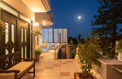 Koutsouras House | 550 m² House ∙ 14 bedrooms ∙ 34 guests