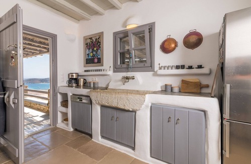 Antiparos Villa | 6 bedroom villa with pool and amazing views in Antiparos, 3 min to beach!