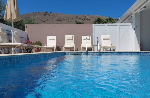 Georgioupolis Villa | 6 bedroom-walking distance to the beach and to Georgioupolis center