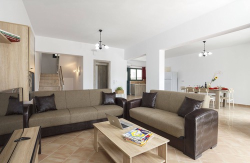 Archangelos Villa | 6 guest accommodation Villa in Archangelos