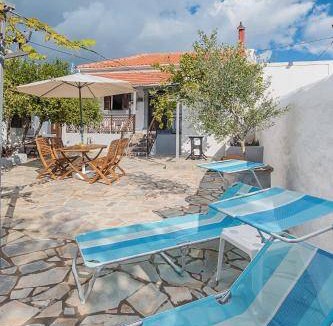 South Rhodes House | 60 m² House ∙ 3 bedrooms ∙ 6 guests