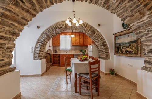 Koronos House | 62 m² House ∙ 3 bedrooms ∙ 5 guests