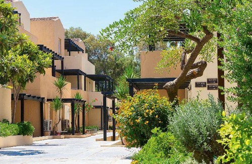 Platanes Hotel | 65 m² Hotel ∙ 2 bedrooms ∙ 127 guests