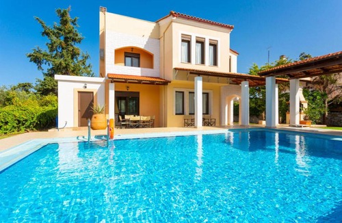 Kefalas Villa | 655 m² Villa ∙ 19 bedrooms ∙ 36 guests