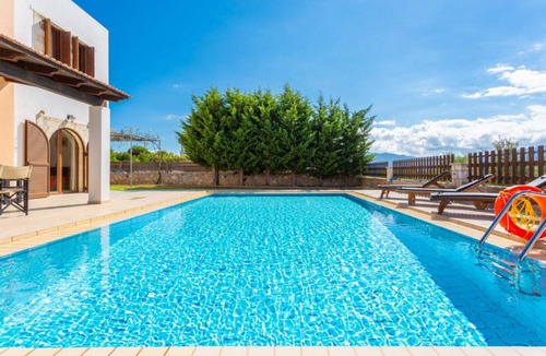 Kefalas Villa | 655 m² Villa ∙ 19 bedrooms ∙ 36 guests