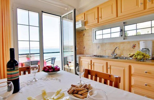 Plaka Apartment | 70 m² Apartment ∙ 3 bedrooms ∙ 6 guests