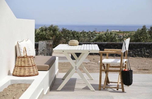 Kamari Villa | 70 m² Villa ∙ 2 bedrooms ∙ 4 guests