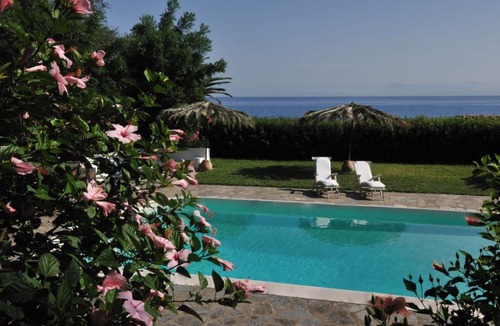Chlomos Villa | 720 m² Villa ∙ 12 bedrooms ∙ 24 guests