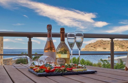 Plaka Apartment | 75 m² Apartment ∙ 2 bedrooms ∙ 4 guests