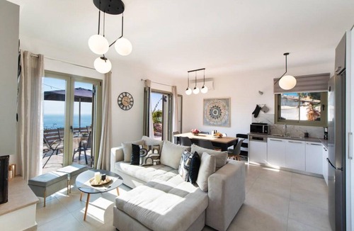 Athani House | 78 m² House ∙ 3 bedrooms ∙ 6 guests