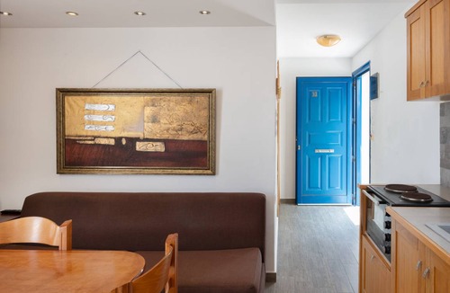 Kamari Apartment | 80 m² Apartment ∙ 2 bedrooms ∙ 5 guests
